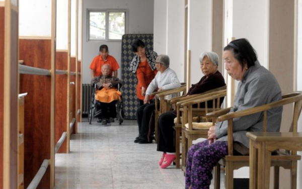 在北京养老院照顾老人,月工资多少? 北京照顾老人月资多少钱