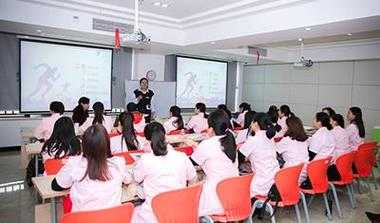 上海在哪里学保姆_上海保姆培训学校