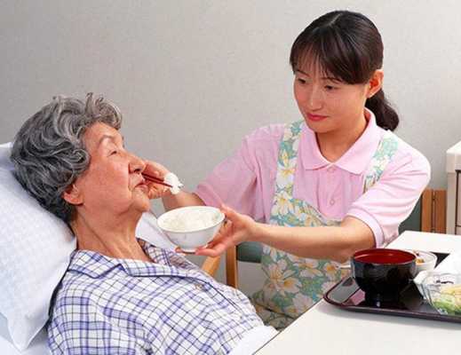 照顾老人护工一般哪里找_在家照顾老人的护工主要干什么