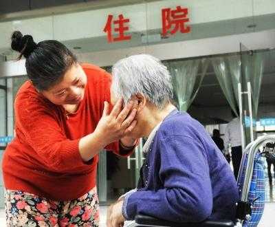  上海护工照顾老人多少钱「上海市老年人请护工政府补贴」