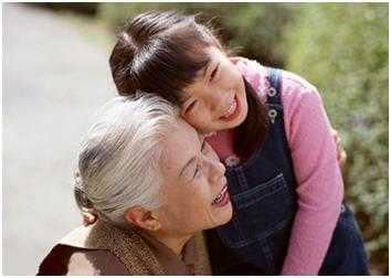  老人照顾孩子给多少钱「老人照顾孩子好处和坏处」