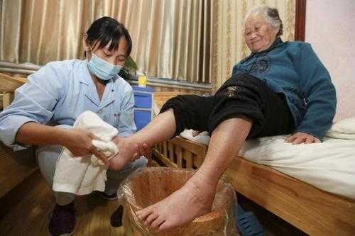 上海做护工一天多少钱_在上海做护工一个月多少钱
